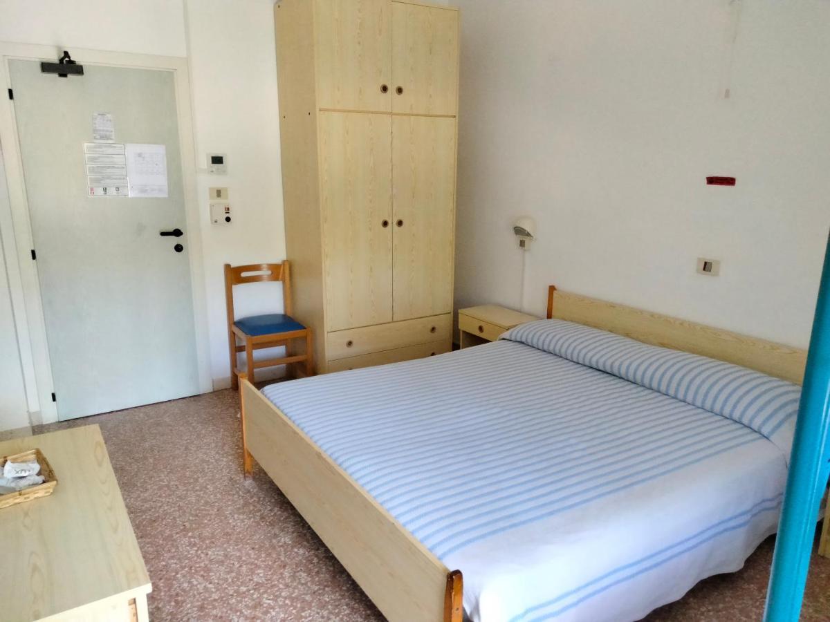 Hotel Maddalena Marina di Ravenna Bilik gambar