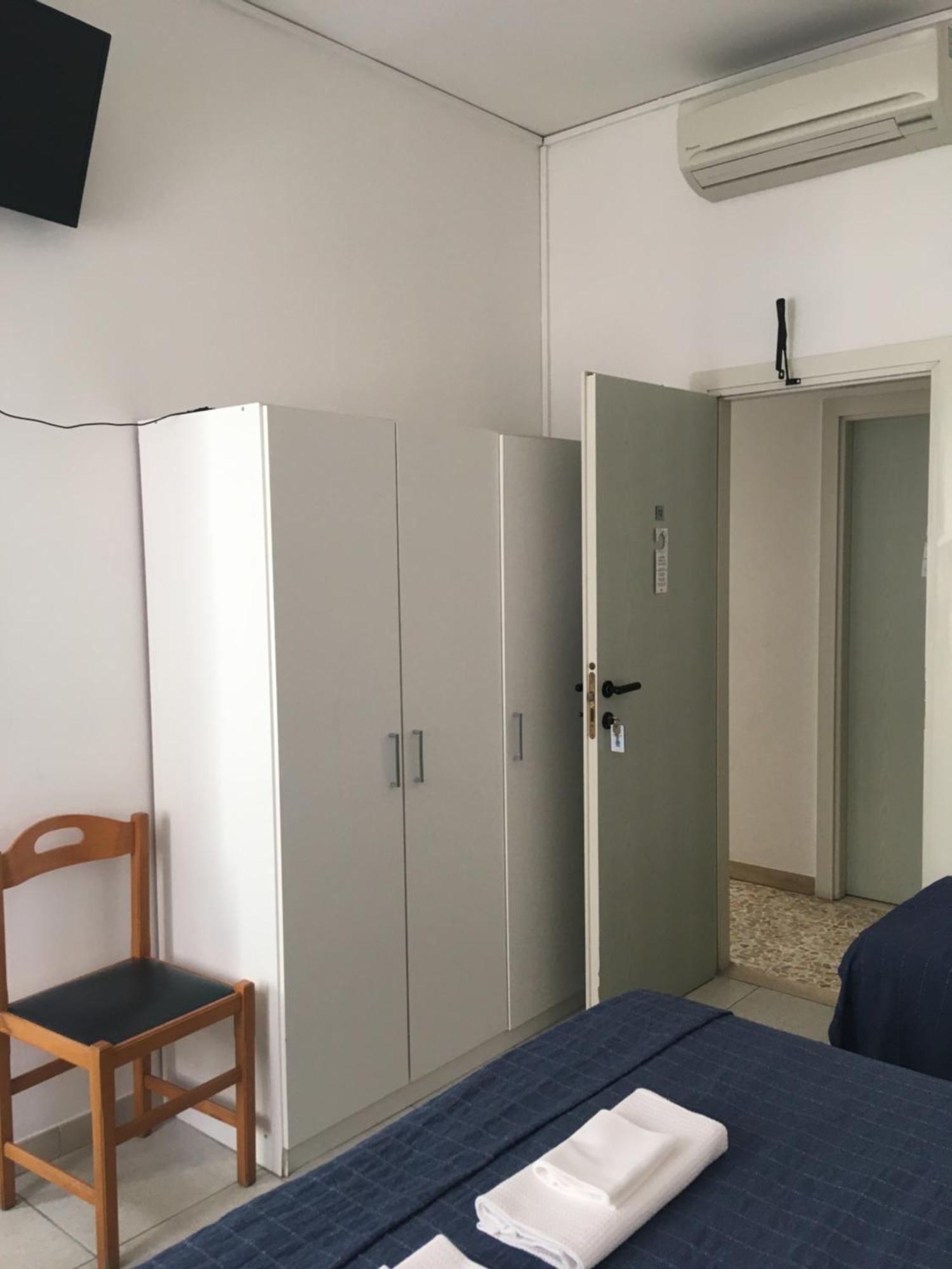 Hotel Maddalena Marina di Ravenna Bilik gambar